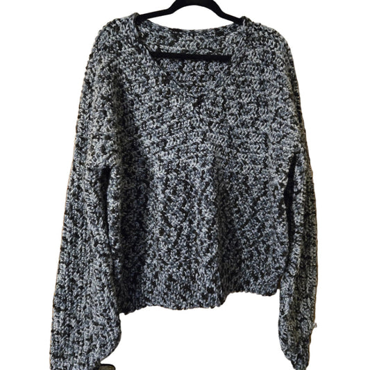 Handmade pullover sweater with long sleeves color black and white size large