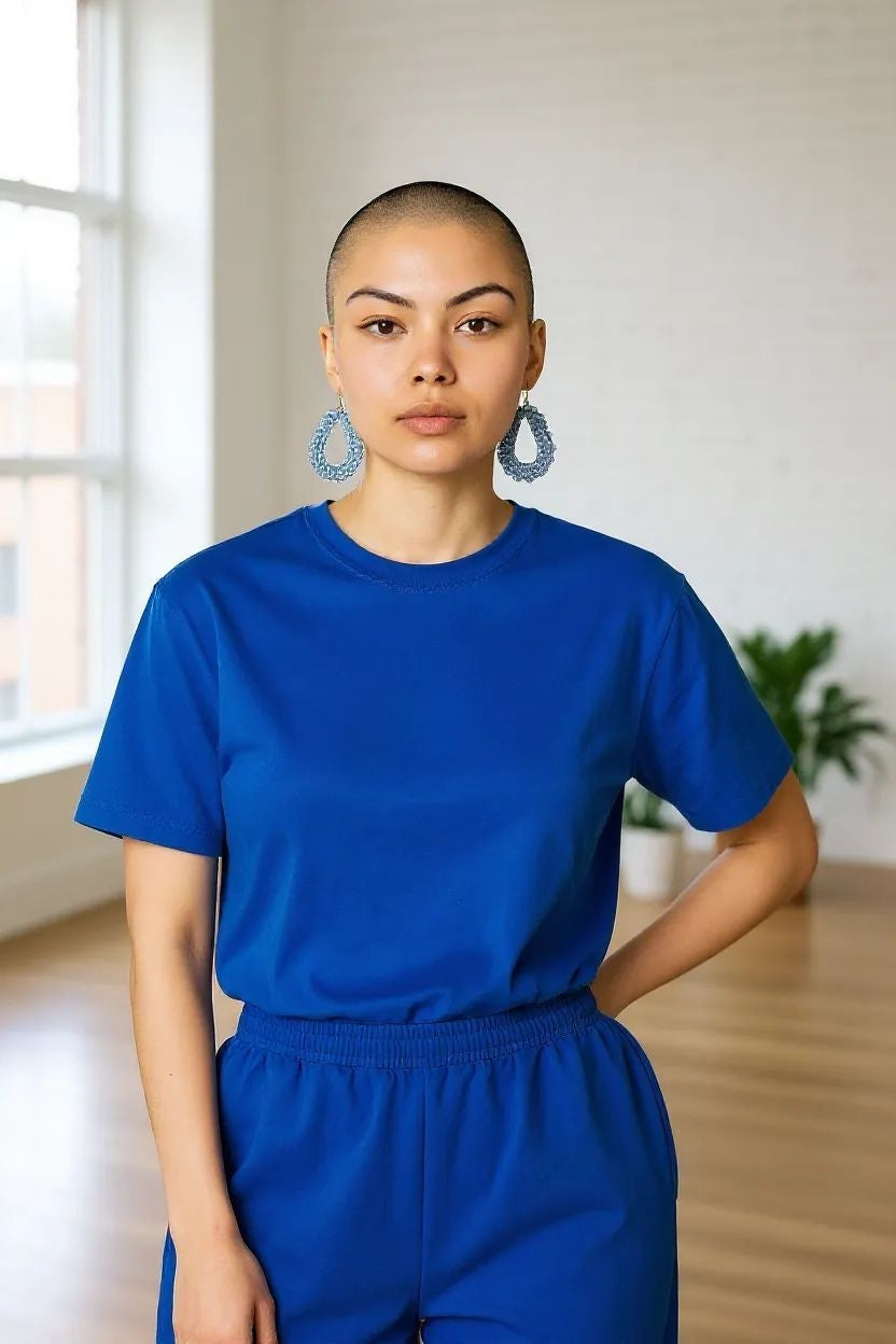 Handmade pierced earrings made with string yarn.