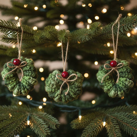 Festive wreath handmade ornament - Stitched Creations