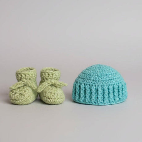 Newborn hat and booties in green - Stitched Creations